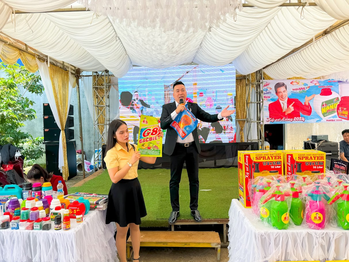 Công ty Diên Khánh - kỹ sư Lang cùng đại lý Tho Thản hân hạnh đồng hành cùng quý bà con nông dân