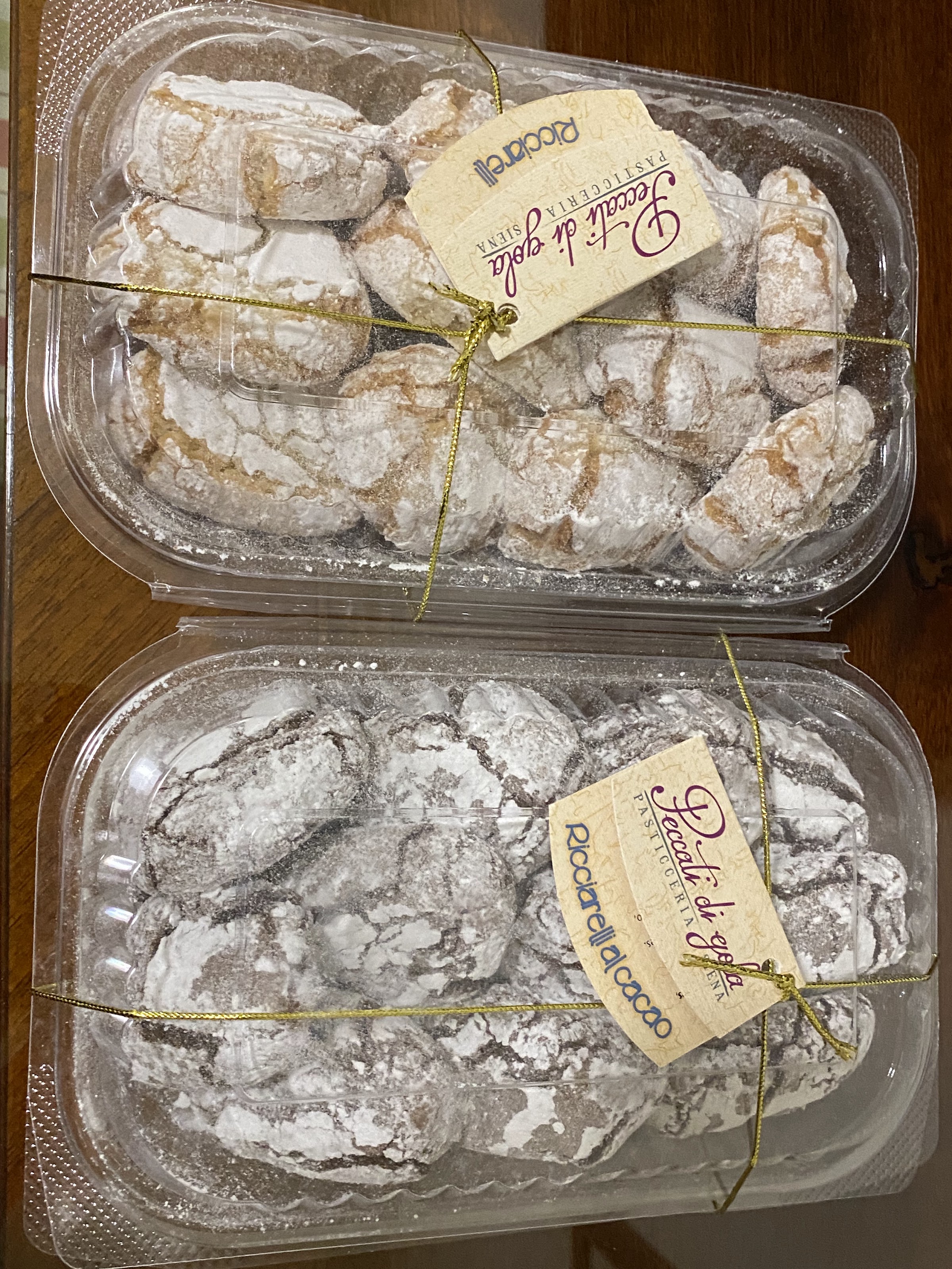 Ricciarelli biscuits from Pasticceria Peccati di Gola