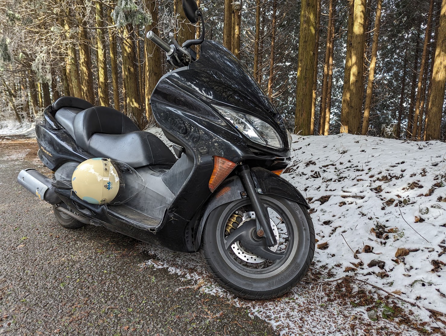 バイクを路肩に駐車