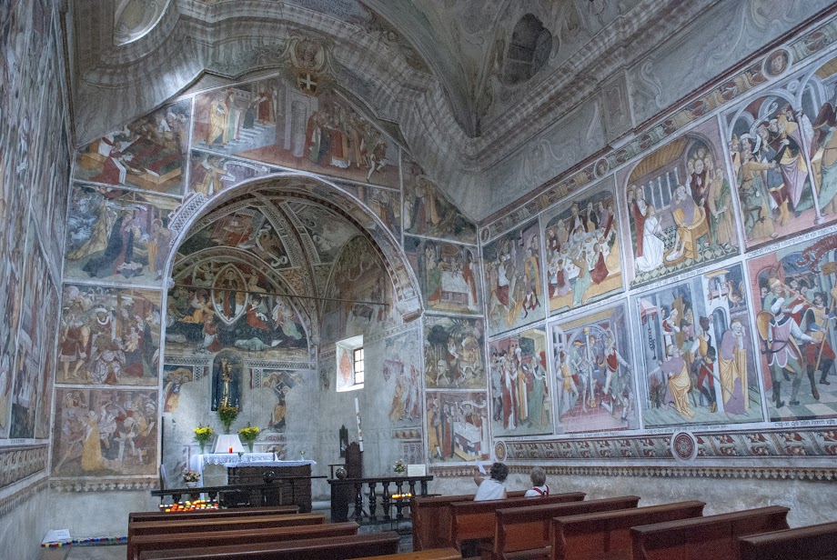 Affreschi medievali nella Chiesa Notre-Dame des Fontaines a La Brigue in Valle Roya