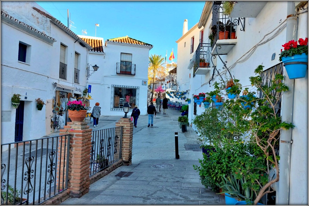 Предрождественская Малага и Pueblos Blancos (Нерха, Фрихильяна, Михас, Ронда).