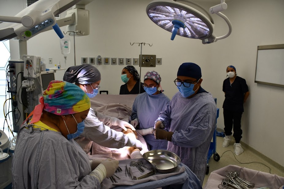 Pacientes en Tlaxcala reciben cirugías ortopédicas gratuitas, mejorando su calidad de vida y movilidad.