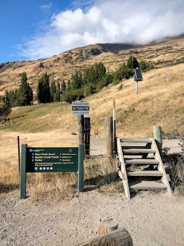 Roys Peak Track Trailhead