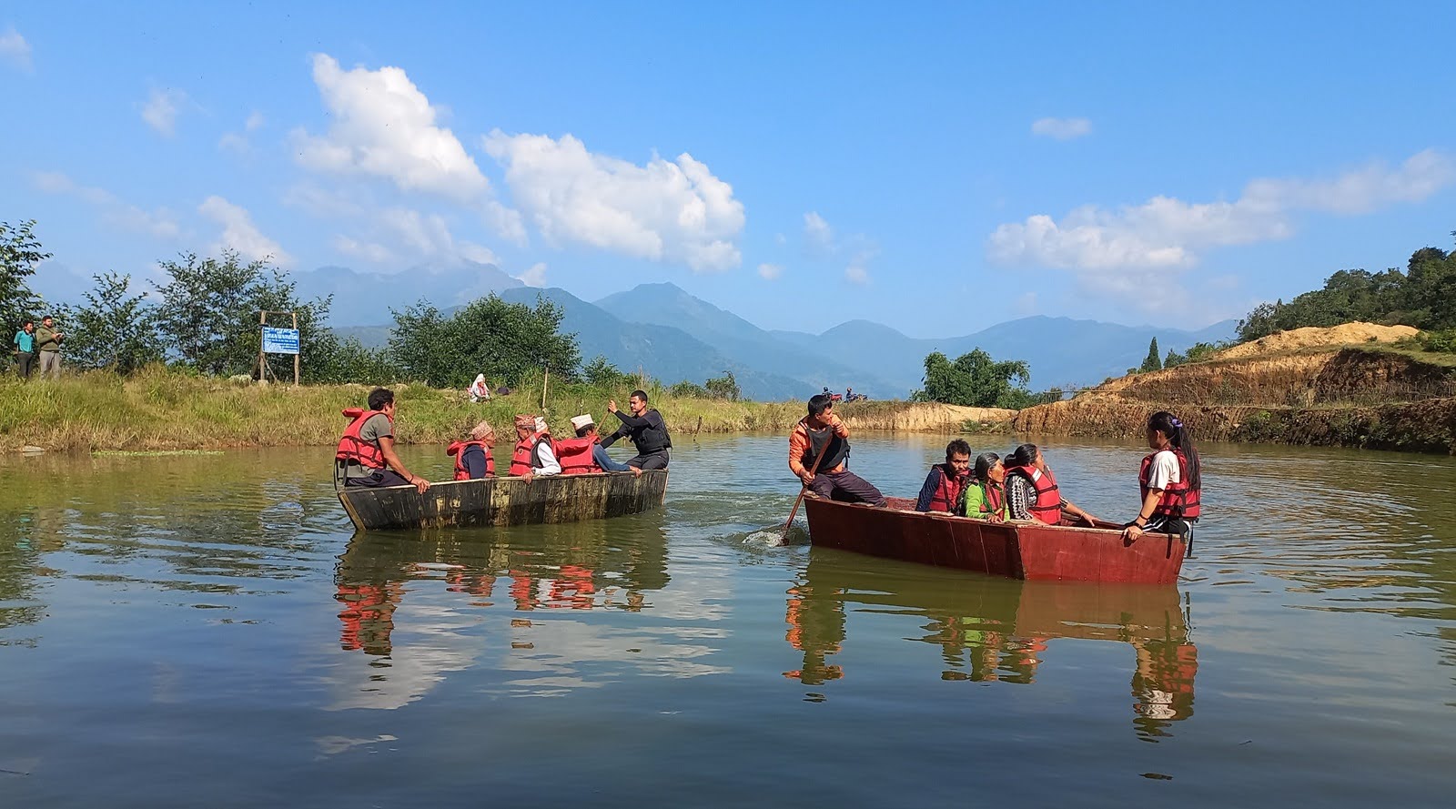 चन्दा उठाएर बनाएको कृत्रिम तालमा माछापालन र डुंगा सयर…