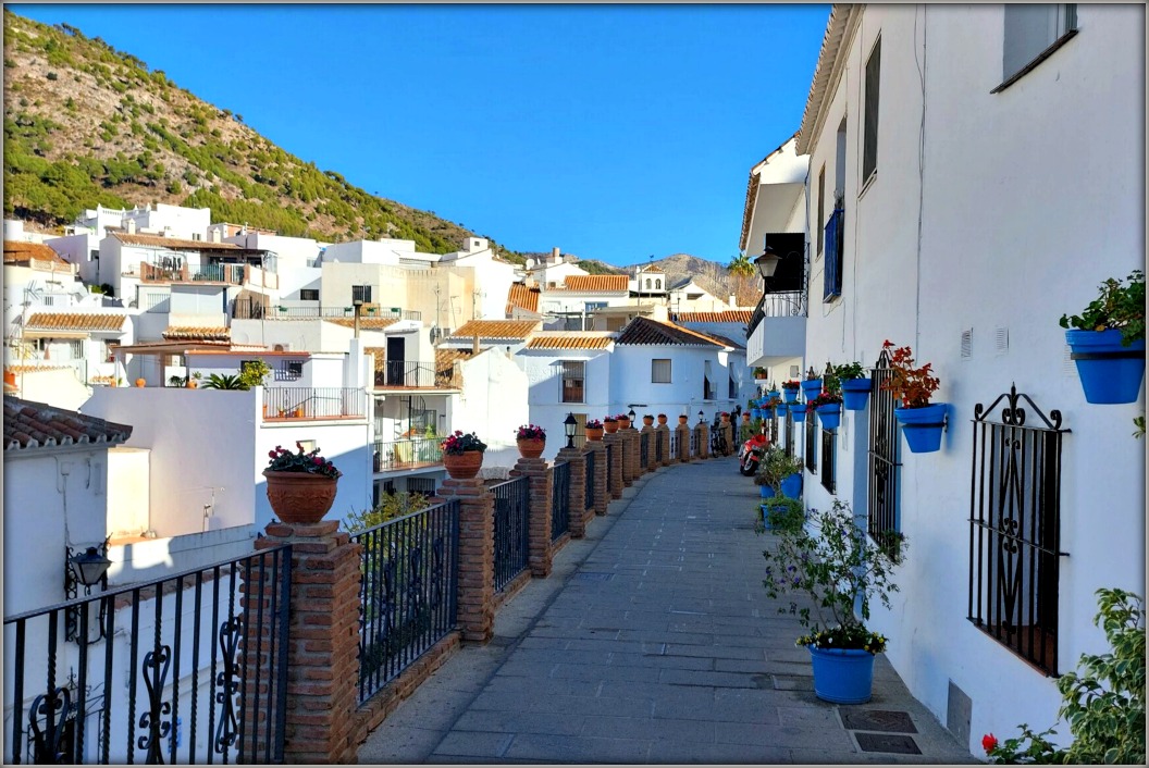 Предрождественская Малага и Pueblos Blancos (Нерха, Фрихильяна, Михас, Ронда).