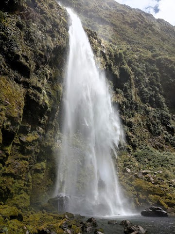 Milford Track Sutherland Falls