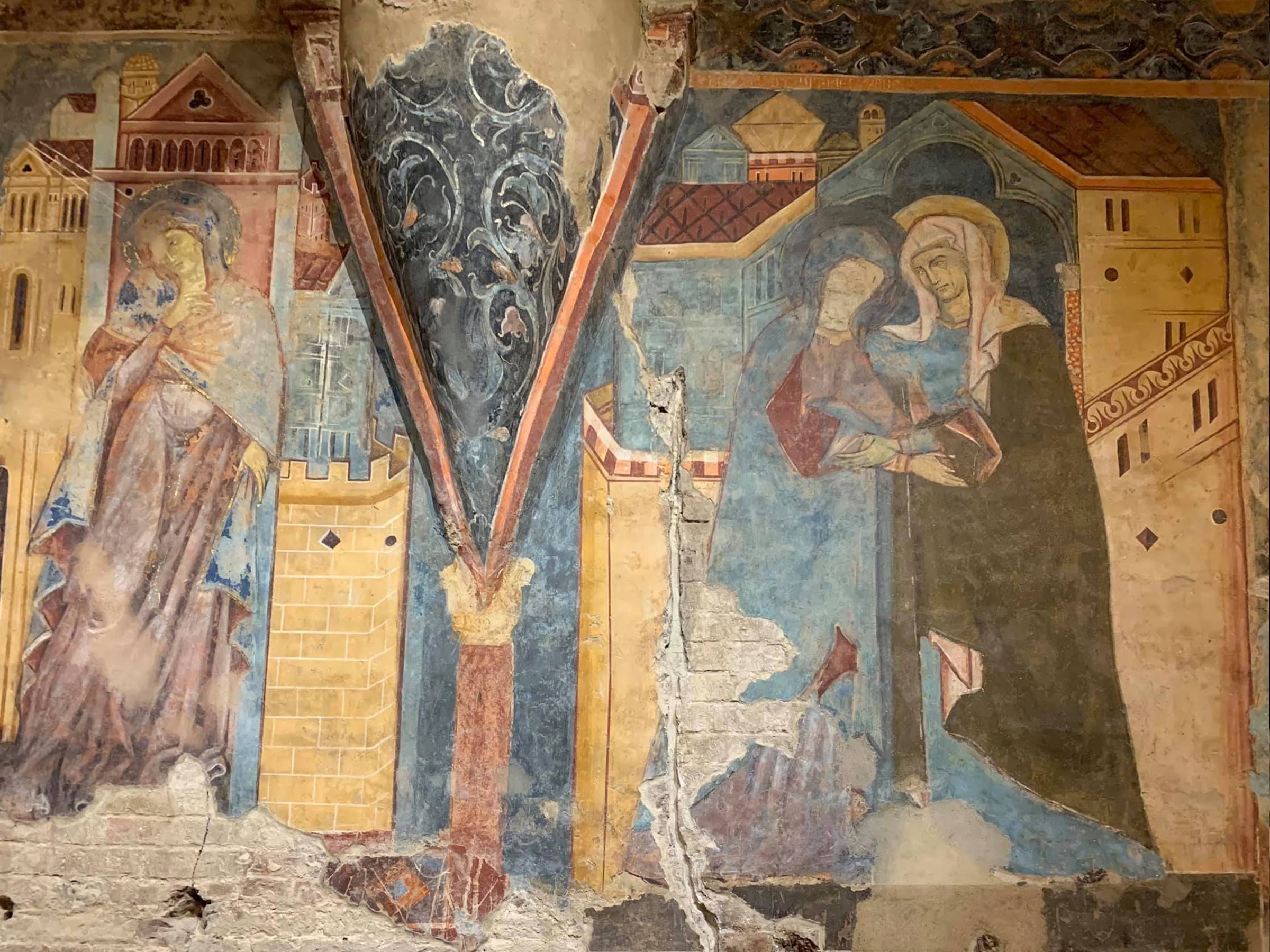 Scuola senese, Annunciazione e Visitazione, 1280 circa, affrescchi nella cripta del Duomo di Siena