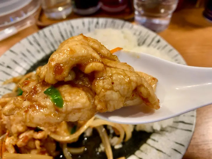 スタミナ焼肉丼をレンゲですくってみた