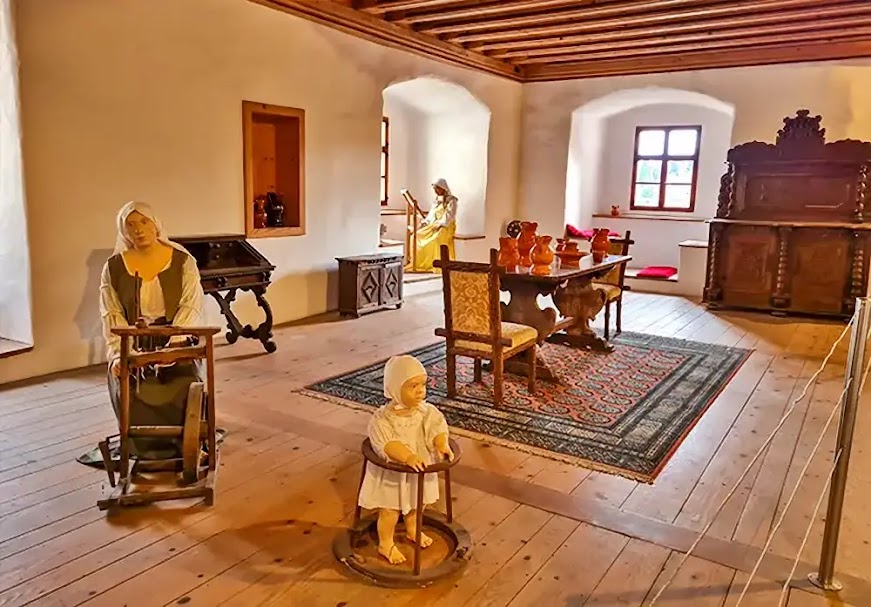 A sala de estar do castelo e a vida como ela era.