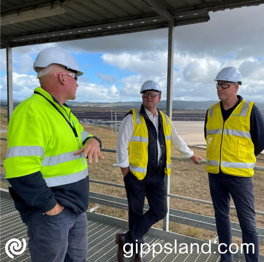 Nationals Member Martin Cameron MP and Shadow Minister for Water Tim McCurdy MP during their visit at Hazelwood mine to tour and talk about rehabilitation