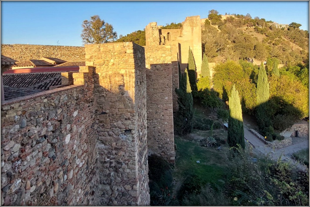 Предрождественская Малага и Pueblos Blancos (Нерха, Фрихильяна, Михас, Ронда).