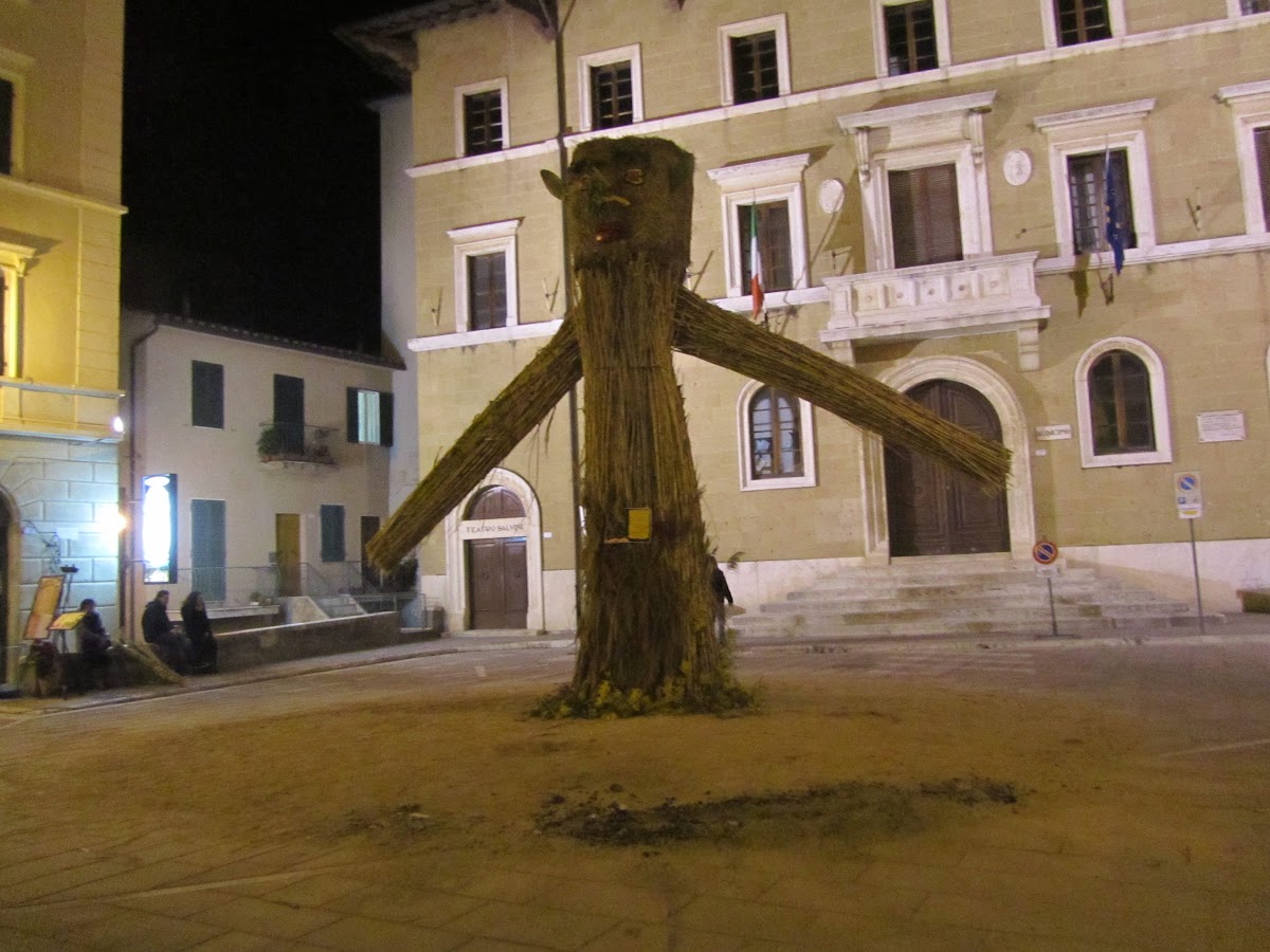 Pitigliano, la Torciata di San Giuseppe, il fantoccio