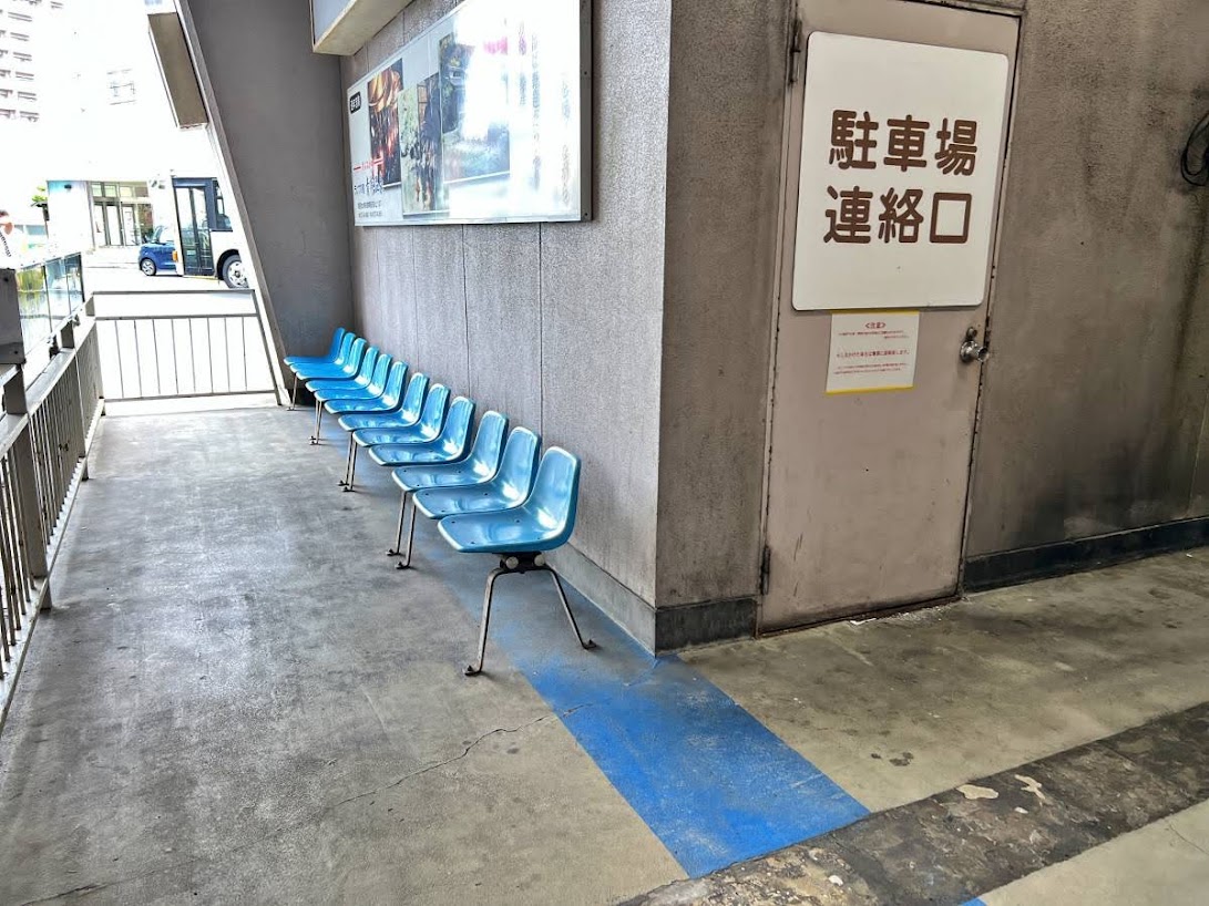 7番のりば近くの休憩座席