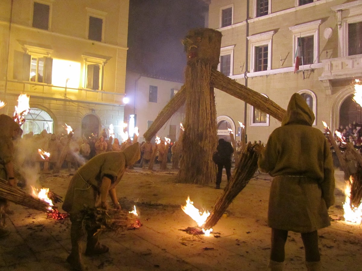 Pitigliano, la torciata di San Giuseppe per celebrare l'equinozio di primavera