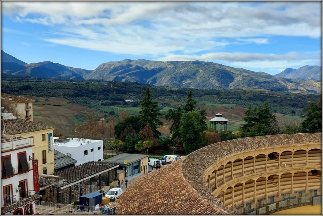 Предрождественская Малага и Pueblos Blancos (Нерха, Фрихильяна, Михас, Ронда).