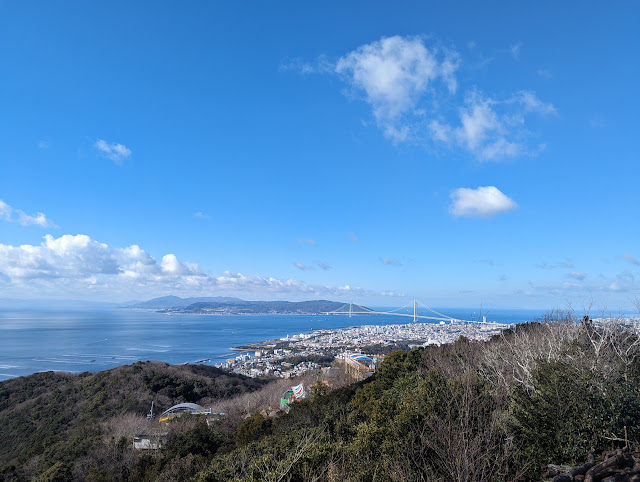 明石海峡大橋を望む