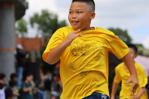 1049