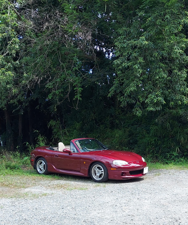 ロードスターのオープンカーのある生活・暑くてもオープン・ただいま車検中・ミニカーに関するカスタム事例の投稿画像1枚目