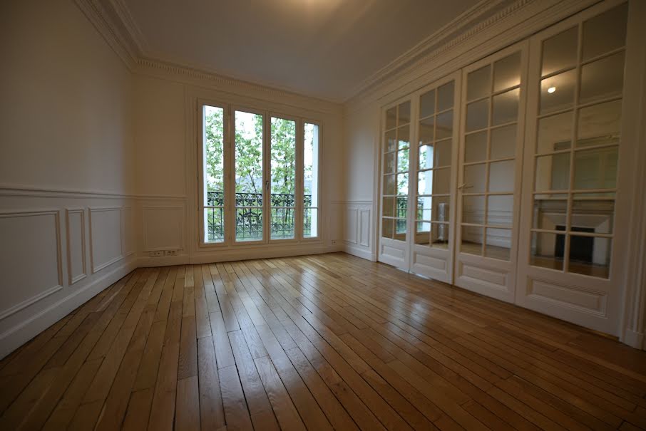 Location  appartement 5 pièces 128 m² à Paris 18ème (75018), 2 963 €