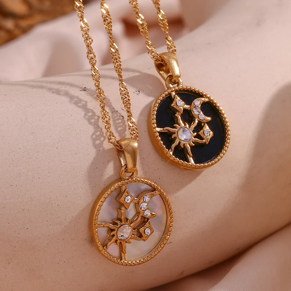 Colar com pingente de moda de luxo acessível. Adicione um toque de sofisticação e realce seu estilo com este colar elegante e charmoso.