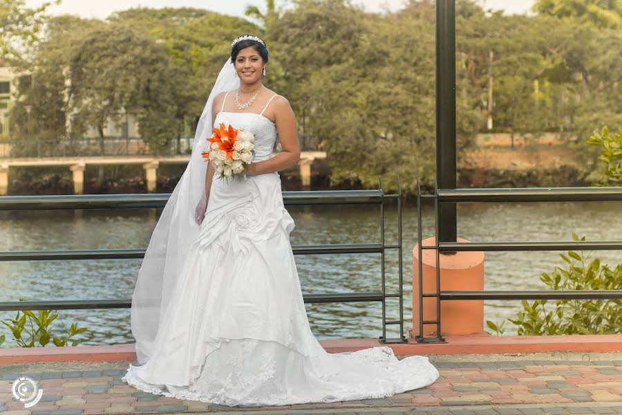 Fotógrafo de bodas Ale Fotografía (alefotografiaec). Foto del 23 de abril 2020