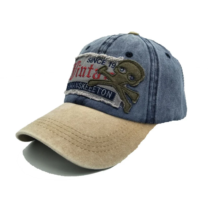 Baseballpet met geborduurde letterschedel