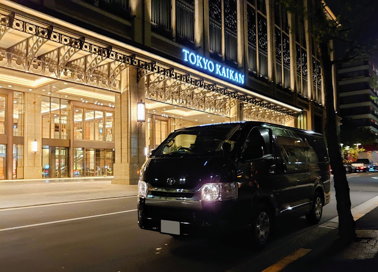 レジアスエースバンの東京會舘・丸の内仲通り・specialists☆・梅雨明けまだか・夜に撮影に関するカスタム事例の投稿画像1枚目