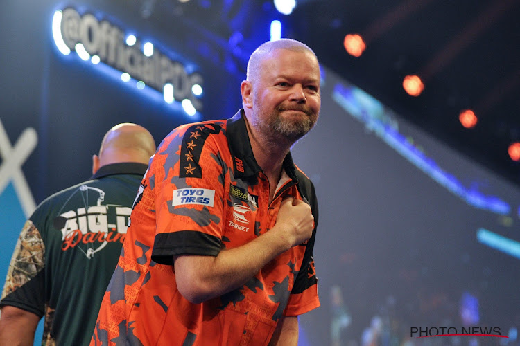 WK Darts zit erop voor Raymond van Barneveld: Nederlander verliest met duidelijke cijfers van ex-wereldkampioen