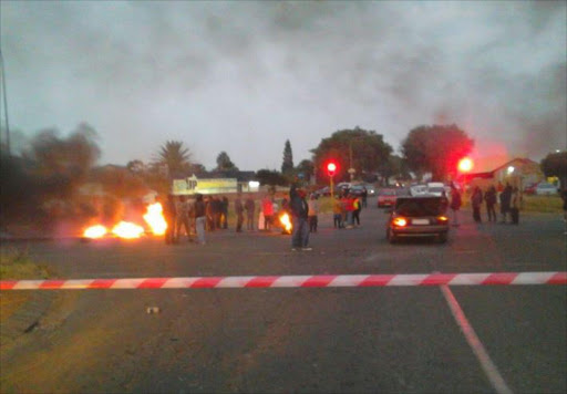 #Lenasia The JMPD’s Wayne Minnaar says motorists should seek alternate routes as the situation on the K43 is tense.