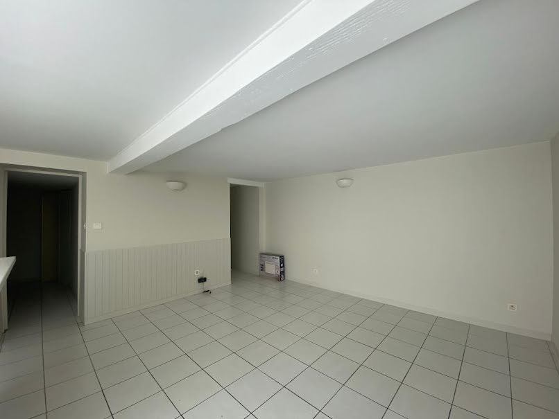 Location  appartement 2 pièces 43 m² à Caussade (82300), 455 €