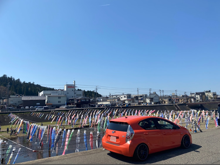 アクアの鯉のぼりと愛車・アクアに関するカスタム事例の投稿画像1枚目