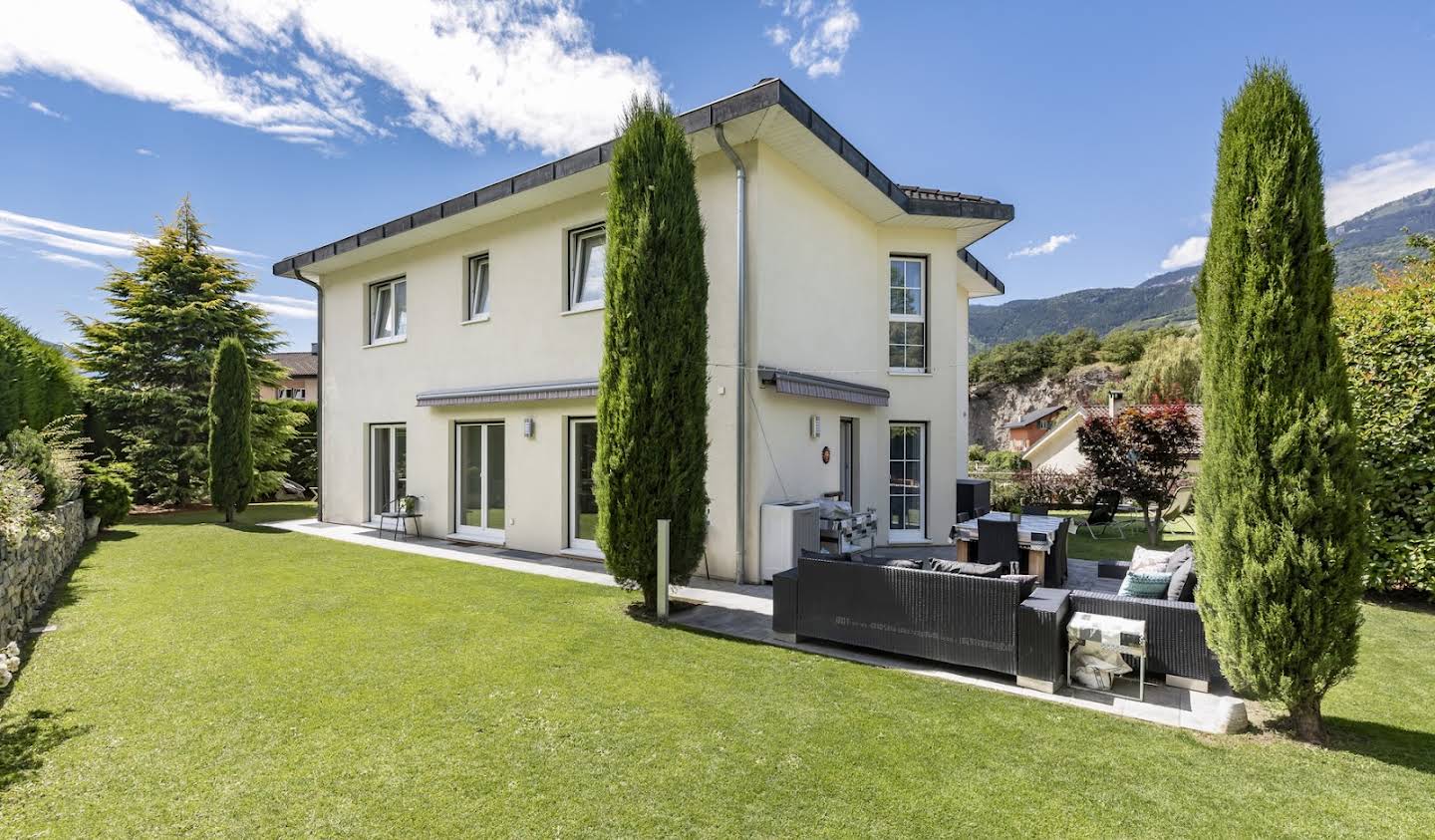 House with garden and terrace Sierre