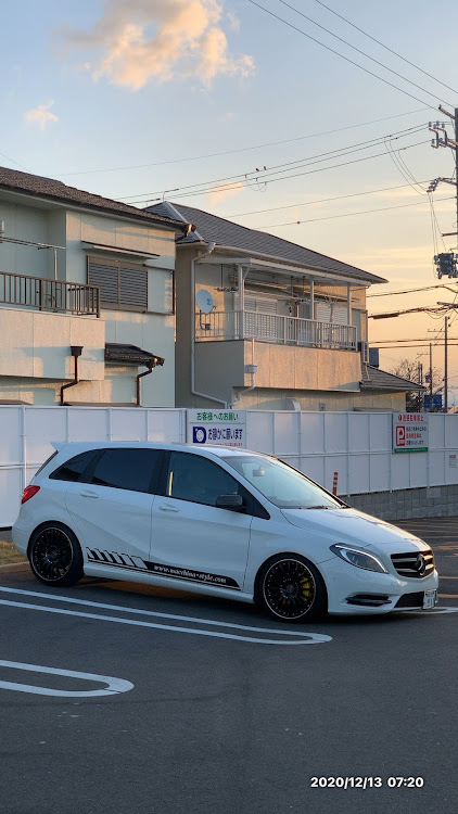 Bクラスのw246・朝焼け映え・べっぴんさん😆・師走突入に関するカスタム事例の投稿画像1枚目
