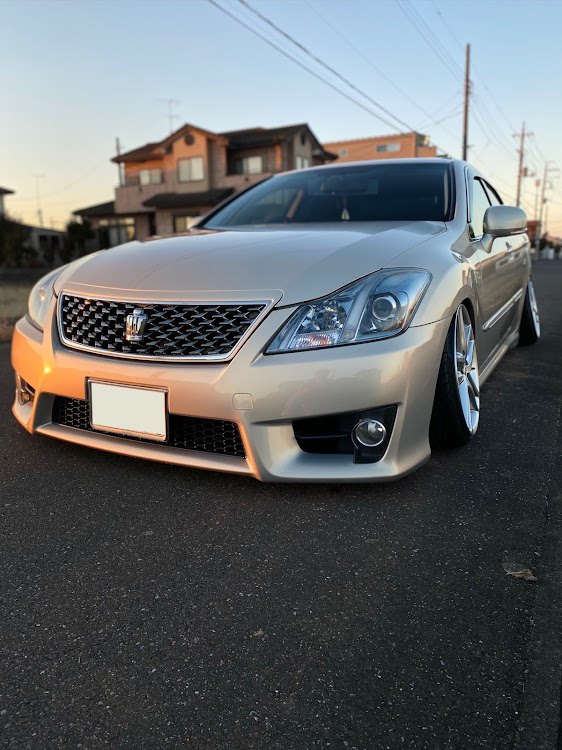 クラウンアスリートのぎゃう・かわいい・ワイトレ90mm・こしたに一家・なんで車高下げるかって？そりゃ女の子のパンツ見る以外なくない？に関するカスタム事例の投稿画像3枚目