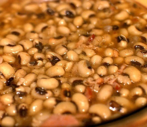 Black eyed peas with bacon, garlic and onion.