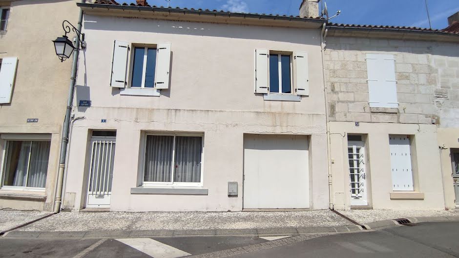 Vente maison 7 pièces 121 m² à Fontenay-le-Comte (85200), 139 500 €