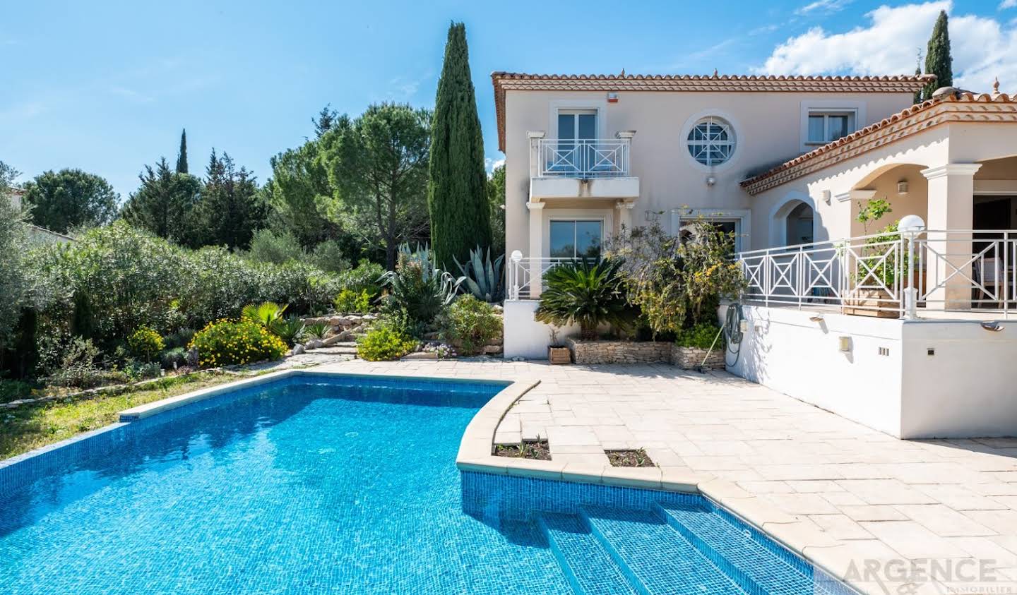 House with pool and terrace Villetelle