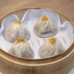A01 Steamed Juicy Bun with Crab Meat and Pork