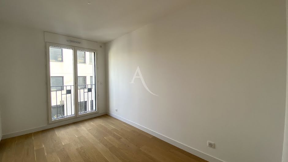 Location  appartement 4 pièces 83.36 m² à Clichy (92110), 2 255 €