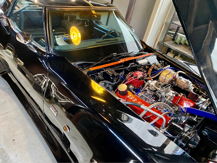 コルベット クーペのみんなのエンジンルーム見てみたい・アメ車・UnderGround DIY・旧車・シボレーに関するカスタム事例の投稿画像1枚目