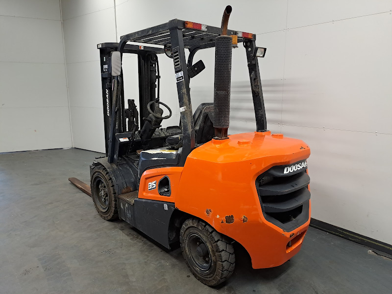 Picture of a DOOSAN D35NXP