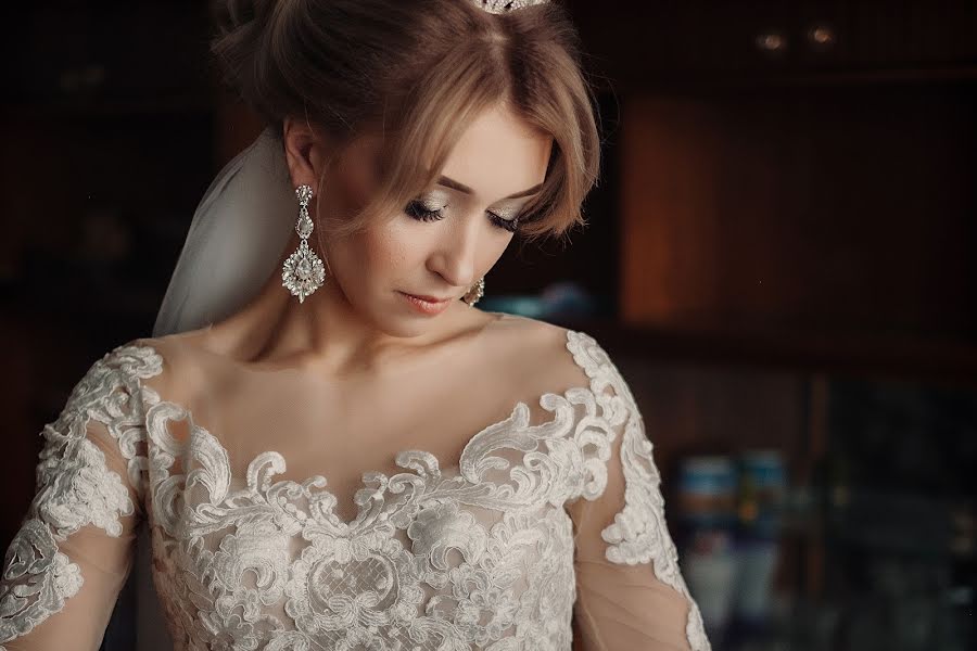 Fotografo di matrimoni Yuliya Serova (serovajulia). Foto del 23 settembre 2019