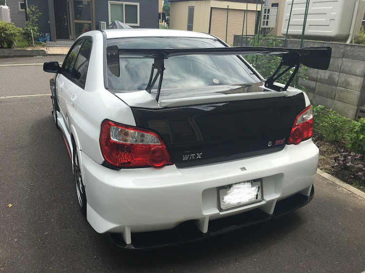 インプレッサ WRX STIのフロントバンパー交換・GTウィング・フェンダー交換・カーボンパーツに関するカスタム事例の投稿画像4枚目