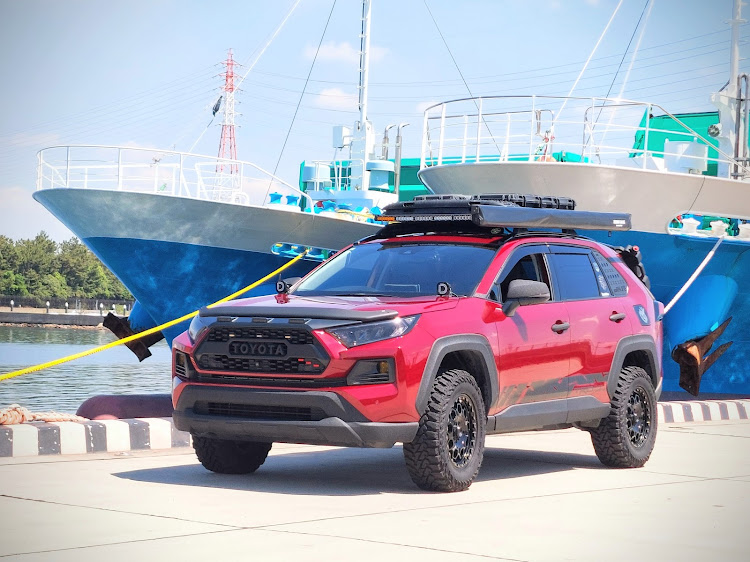 RAV4のNon-chill.fam・黒🩲脱いじゃいました・5/5はノンチル柿ピーナイト・生ボンネットお久しぶりーふ🩲🤣・3M味付け海苔に関するカスタム事例の投稿画像4枚目