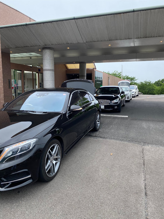 SクラスセダンのS550L・ゴルフ場・プリウスPHV・フーガVIPに関するカスタム事例の投稿画像1枚目