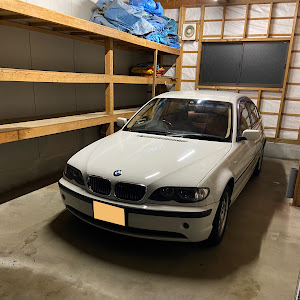 320i