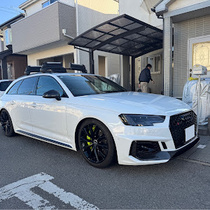 RS4 アバント B9