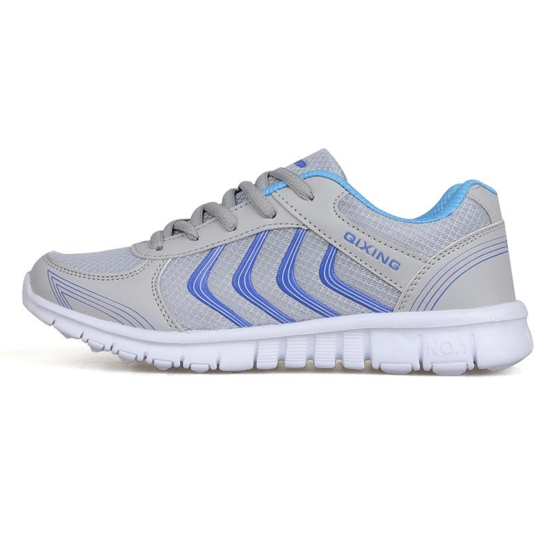 Zapatillas de running para mujer ultraligeras blancas bajas casuales. Cómodas, transpirables y perfectas para correr o uso diario.