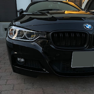 320i