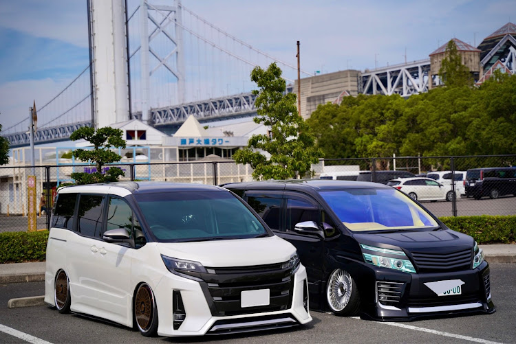 ヴォクシーのヴォクシー80・エアサス・EMITZ・オフ会・秋の気配に関するカスタム事例の投稿画像20枚目
